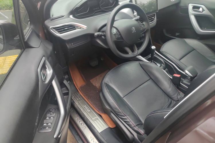 Used Peugeot 2008 2014 1.6L Automatic Fashion Edition Interior 2