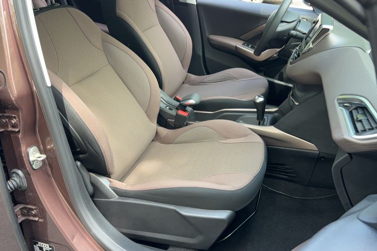 Used Peugeot 2008 2014 1.6L Automatic Fashion Edition Interior 3