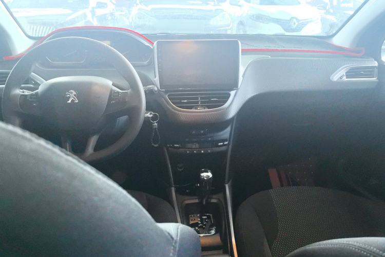 Used Peugeot 2008 2014 1.6L Automatic Fashion Edition Interior 3
