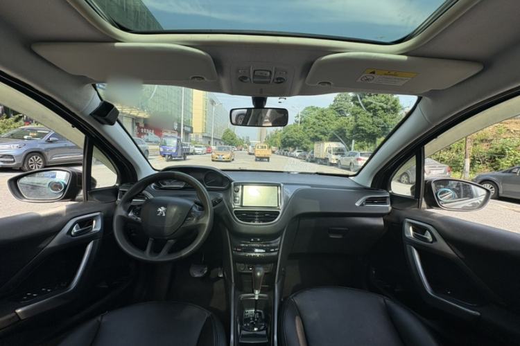 Used Peugeot 2008 2014 1.6L Automatic Fashion Edition Interior 3