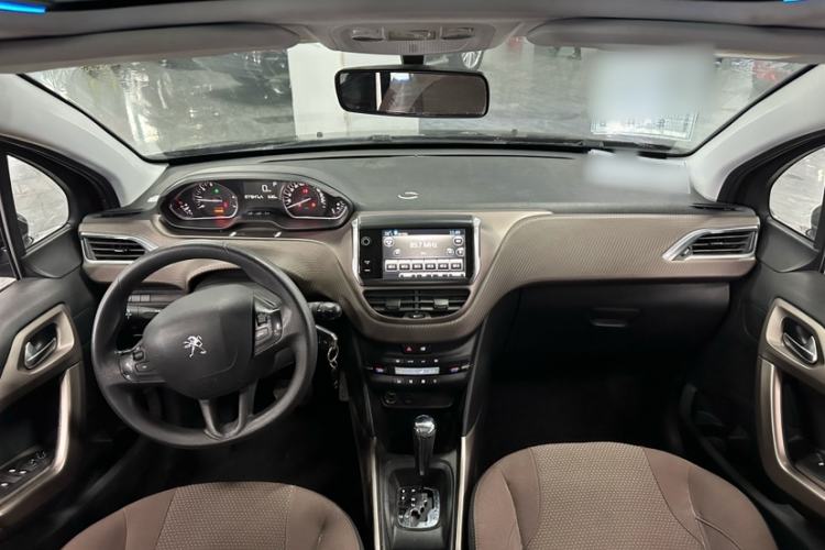 Used Peugeot 2008 2014 1.6L Automatic Fashion Edition Interior 3