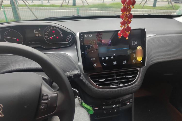 Used Peugeot 2008 2014 1.6L Automatic Fashion Edition Interior 3