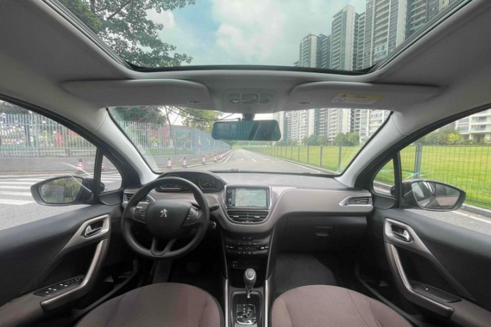 Used Peugeot 2008 2014 1.6L Automatic Fashion Edition Interior 4