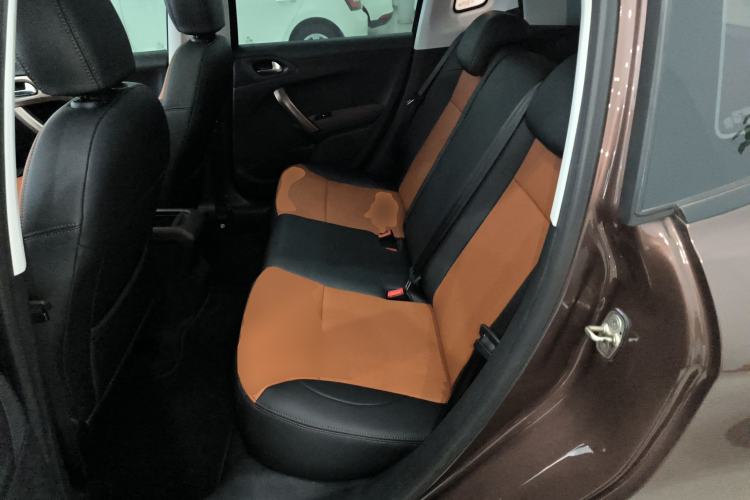 Used Peugeot 2008 2014 1.6L Automatic Fashion Edition Interior 4
