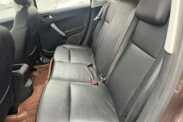 Used Peugeot 2008 2014 1.6L Automatic Excellence Edition Interior 4