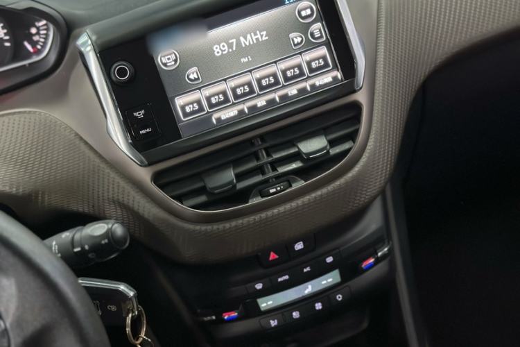 Used Peugeot 2008 2014 1.6L Automatic Fashion Edition Interior 5