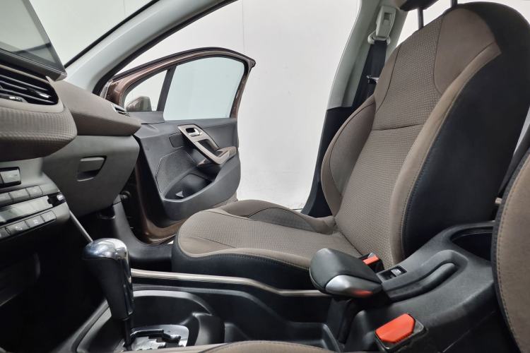 Used Peugeot 2008 2014 1.6L Automatic Fashion Edition Interior 5