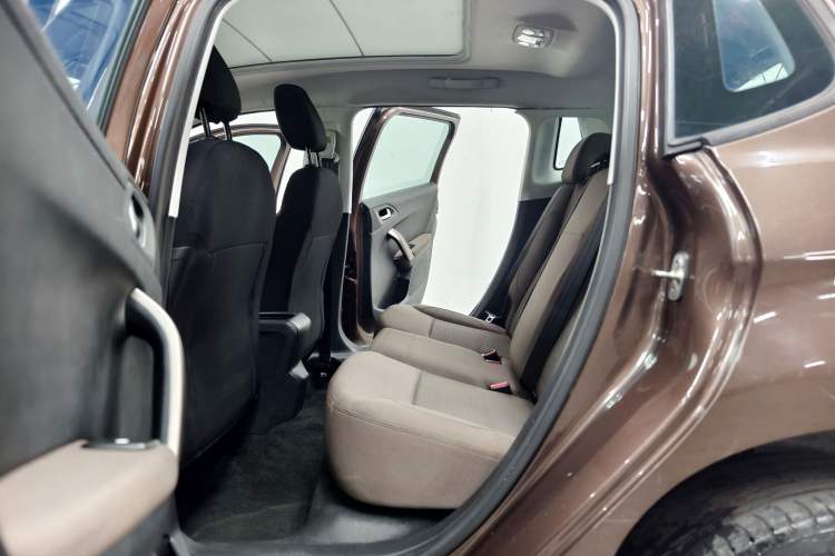 Used Peugeot 2008 2014 1.6L Automatic Fashion Edition Interior 5