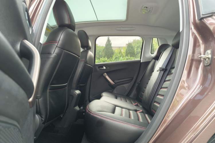 Used Peugeot 2008 2014 1.6L Manual Fashion Edition Interior 5