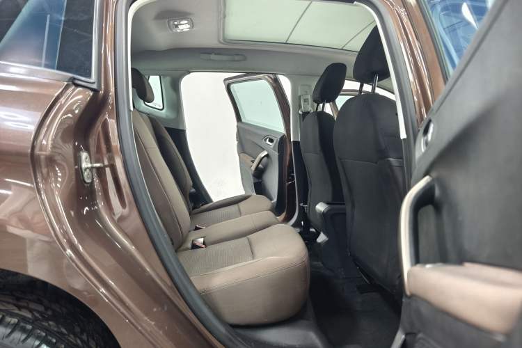 Used Peugeot 2008 2014 1.6L Automatic Fashion Edition Interior 6