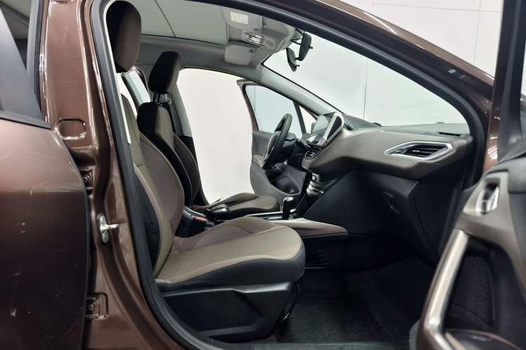 Used Peugeot 2008 2014 1.6L Automatic Fashion Edition Interior 6