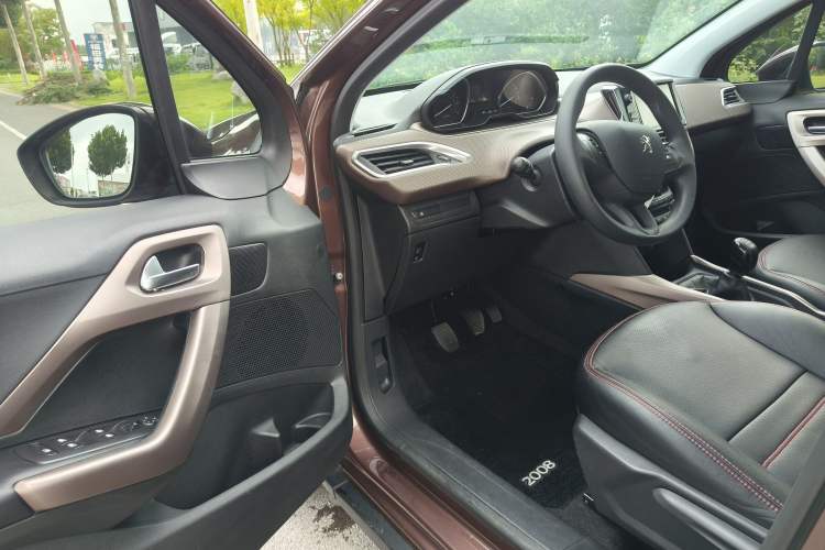 Used Peugeot 2008 2014 1.6L Manual Fashion Edition Interior 6