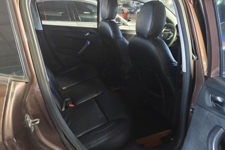 Used Peugeot 2008 2014 1.6L Automatic Fashion Edition Interior 6