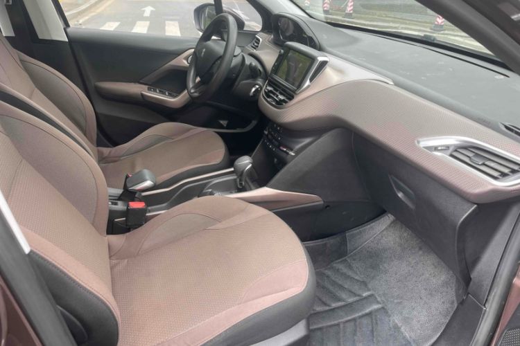 Used Peugeot 2008 2014 1.6L Automatic Fashion Edition Interior 7