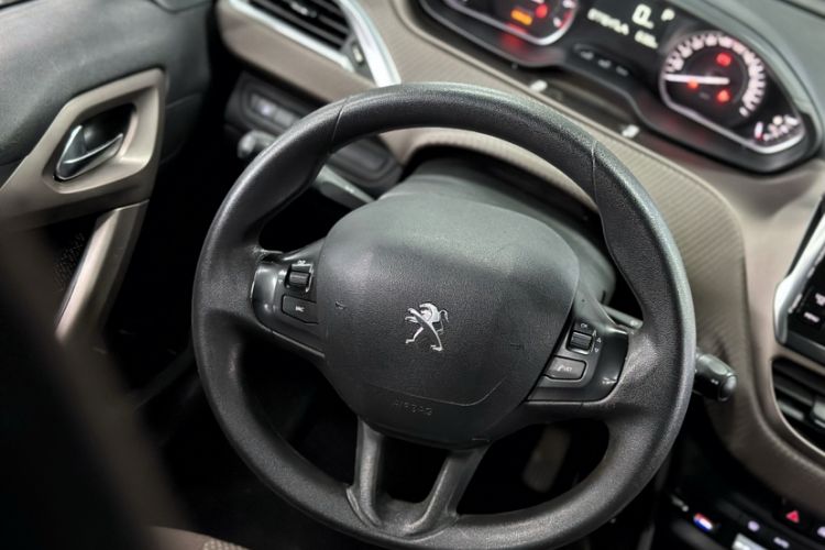 Used Peugeot 2008 2014 1.6L Automatic Fashion Edition Interior 7