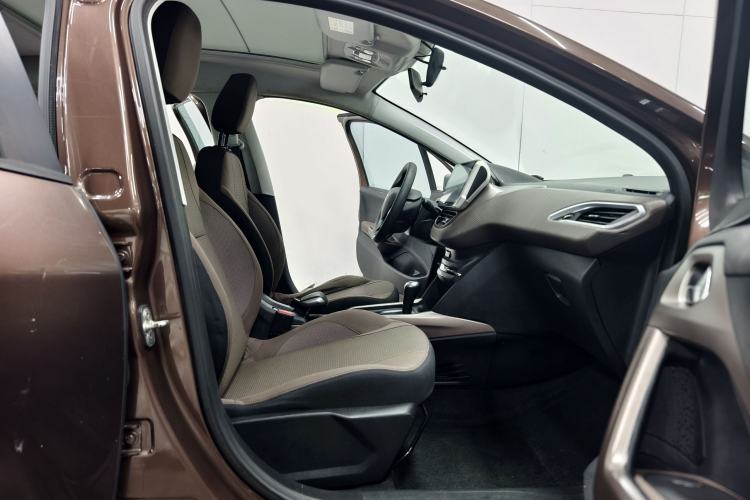 Used Peugeot 2008 2014 1.6L Automatic Fashion Edition Interior 7