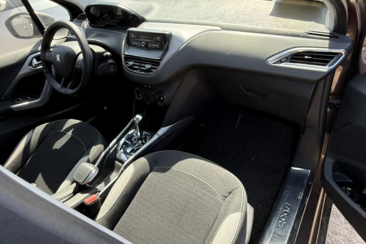 Used Peugeot 2008 2014 1.6L Automatic Trend Edition Interior 8