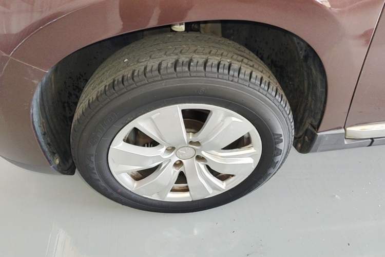 Used Peugeot 2008 2014 1.6L Manual Fashion Edition Left Front Wheel Hub