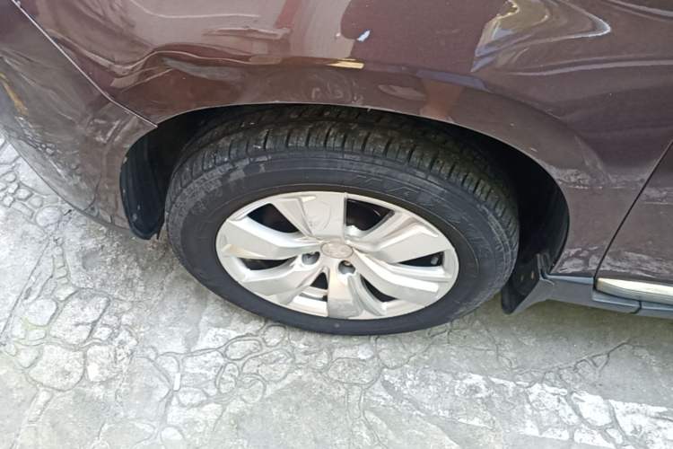 Used Peugeot 2008 2014 1.6L Manual Fashion Edition Left Front Wheel Hub