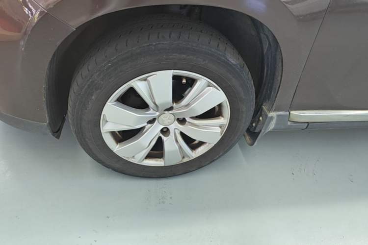Used Peugeot 2008 2014 1.6L Automatic Fashion Edition Left Front Wheel Hub