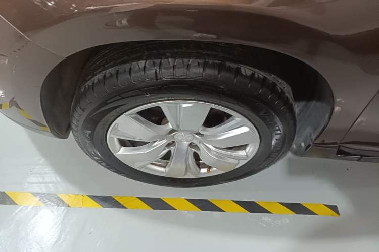 Used Peugeot 2008 2014 1.6L Automatic Fashion Edition Left Front Wheel Hub