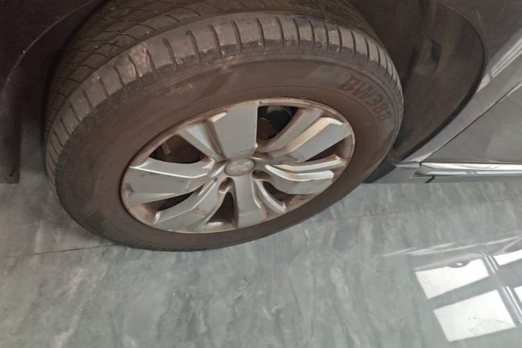 Used Peugeot 2008 2014 1.6L Automatic Fashion Edition Left Front Wheel Hub
