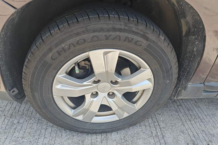 Used Peugeot 2008 2014 1.6L Manual Trend Edition Left Front Wheel Hub
