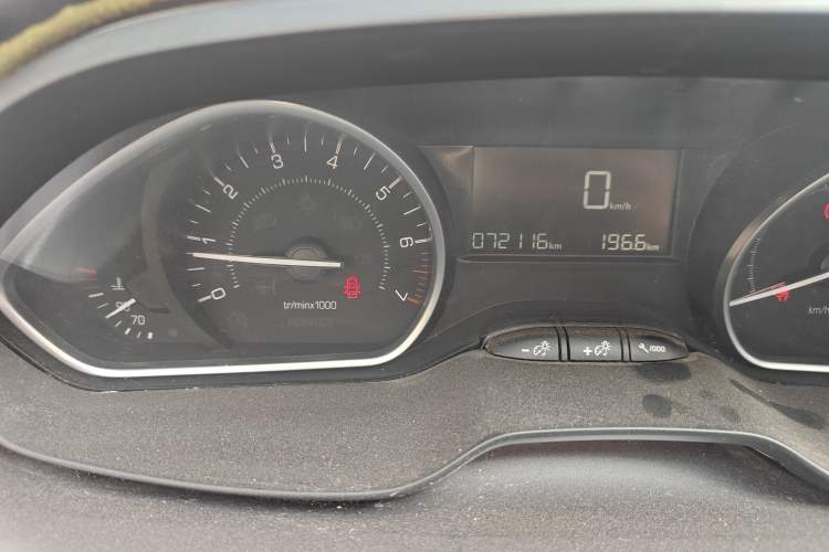 Used Peugeot 2008 2014 1.6L Manual Fashion Edition Odometer Close Up