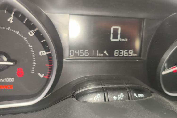 Used Peugeot 2008 2014 1.6L Manual Fashion Edition Odometer Close Up