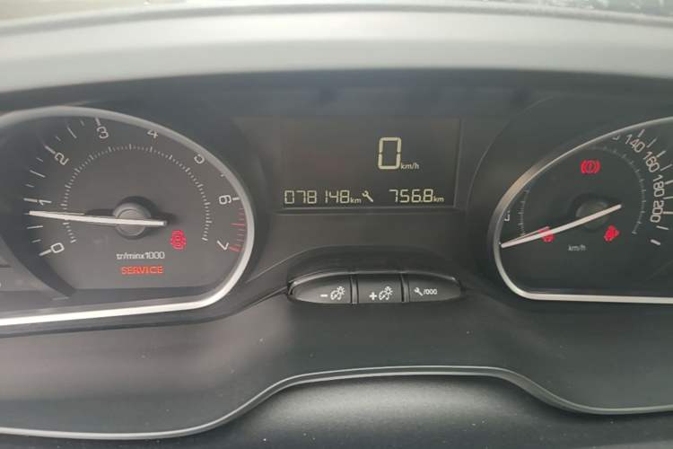 Used Peugeot 2008 2014 1.6L Manual Fashion Edition Odometer Close Up