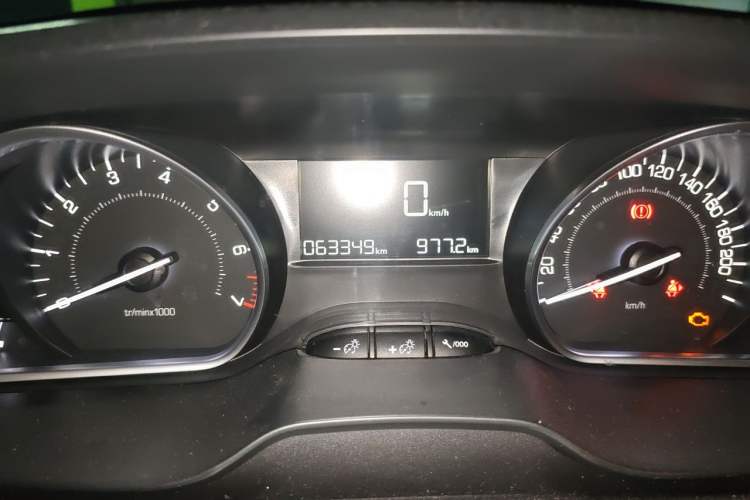 Used Peugeot 2008 2014 1.6L Manual Fashion Edition Odometer Close Up