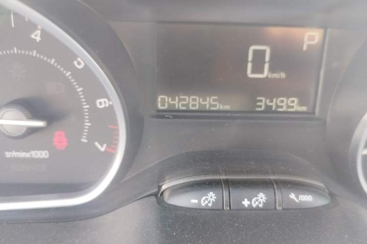 Used Peugeot 2008 2014 1.6L Automatic Fashion Edition Odometer Close Up