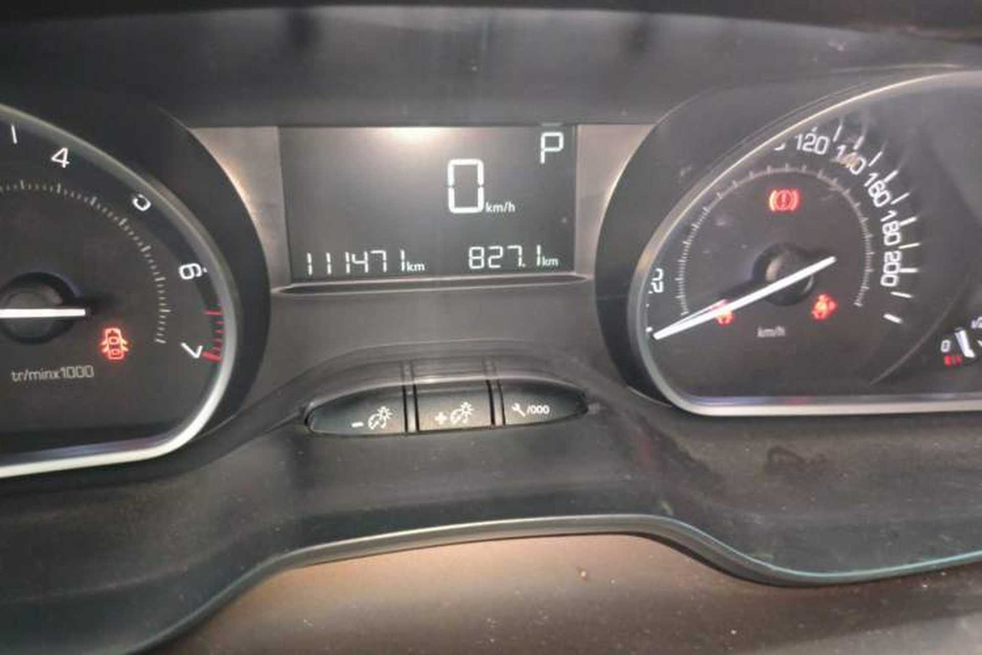 Used Peugeot 2008 2014 1.6L Automatic Fashion Edition Odometer Close Up
