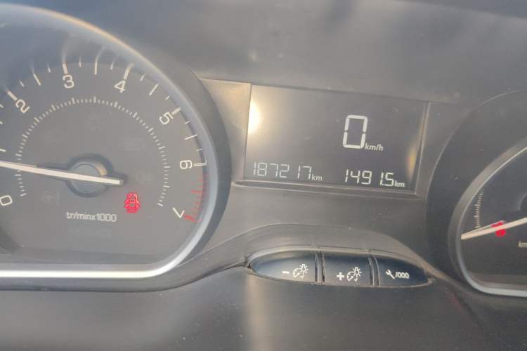 Used Peugeot 2008 2014 1.6L Manual Fashion Edition Odometer Close Up
