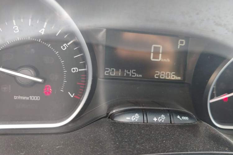Used Peugeot 2008 2014 1.6L Automatic Fashion Edition Odometer Close Up