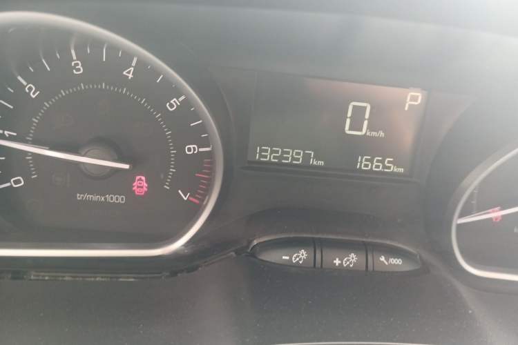 Used Peugeot 2008 2014 1.6L Automatic Fashion Edition Odometer Close Up