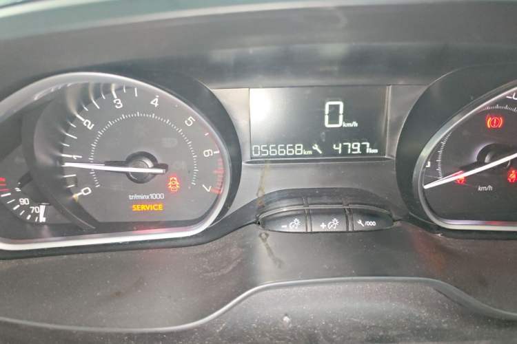 Used Peugeot 2008 2014 1.6L Manual Fashion Edition Odometer Close Up