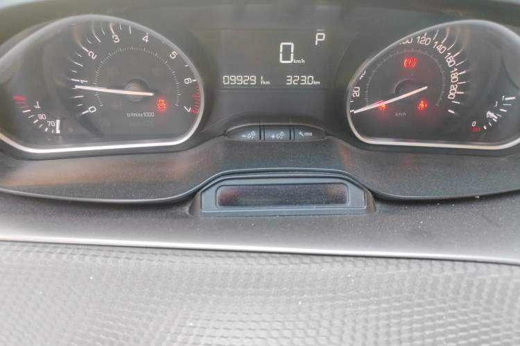 Used Peugeot 2008 2014 1.6L Automatic Fashion Edition Odometer Close Up