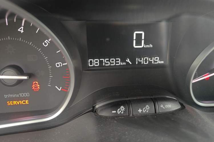 Used Peugeot 2008 2014 1.6L Manual Fashion Edition Odometer Close Up