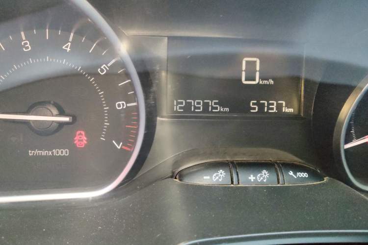 Used Peugeot 2008 2014 1.6L Manual Fashion Edition Odometer Close Up