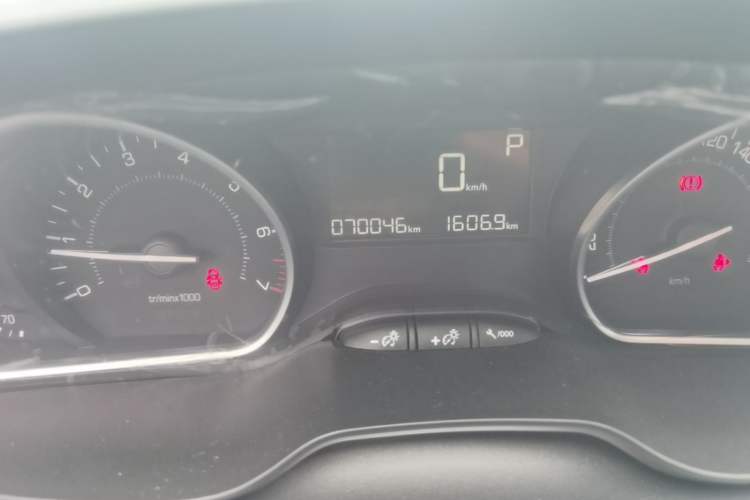 Used Peugeot 2008 2014 1.6L Automatic Fashion Edition Odometer Close Up