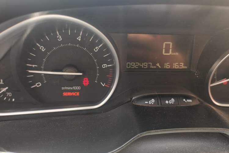 Used Peugeot 2008 2014 1.6L Manual Fashion Edition Odometer Close Up