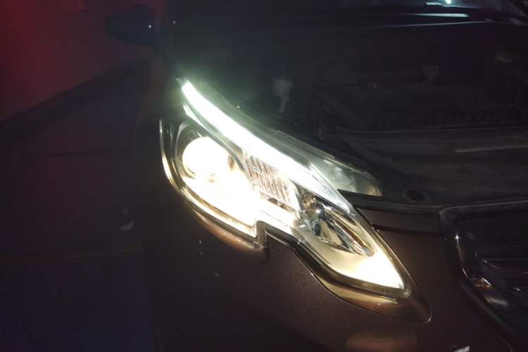 Used Peugeot 2008 2014 1.6L Automatic Navigation Edition Right Front Headlight