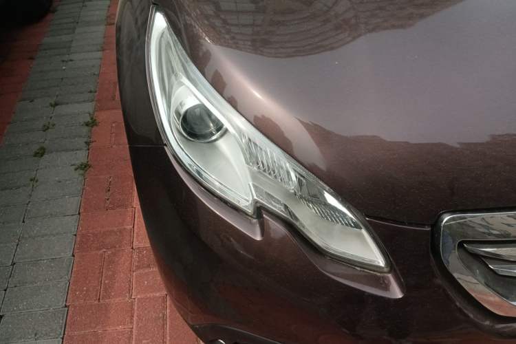 Used Peugeot 2008 2014 1.6L Automatic Fashion Edition Right Front Headlight
