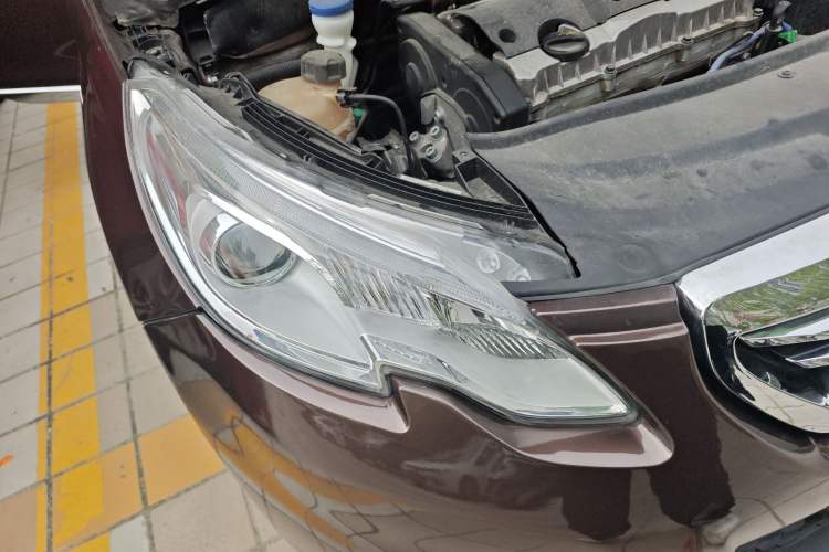 Used Peugeot 2008 2014 1.6L Automatic Fashion Edition Right Front Headlight