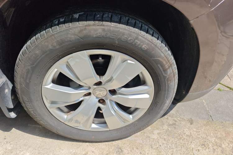 Used Peugeot 2008 2014 1.6L Automatic Fashion Edition Right Front Wheel Hub