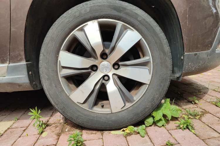 Used Peugeot 2008 2014 1.6L Automatic Navigation Edition Right Front Wheel Hub