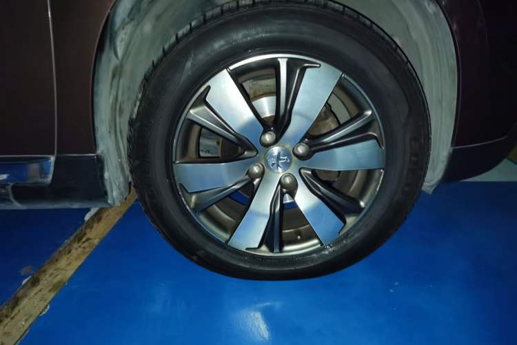 Used Peugeot 2008 2014 1.6L Automatic Navigation Edition Right Front Wheel Hub