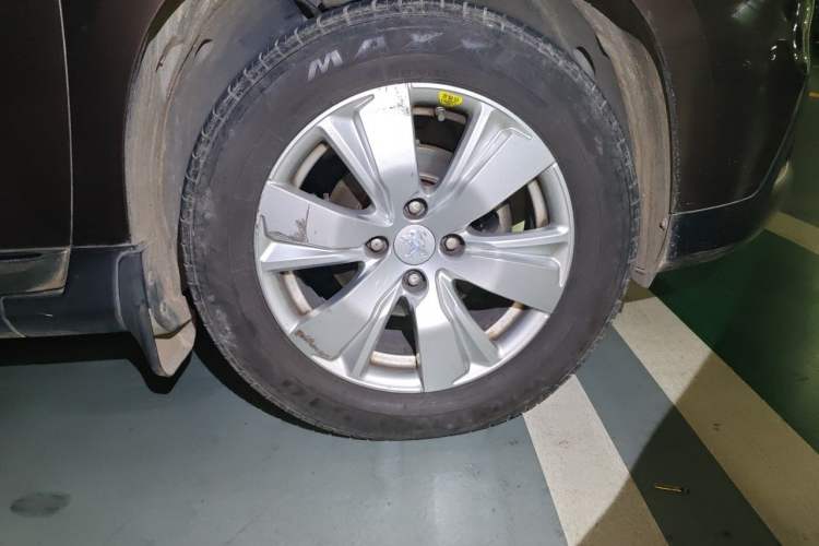 Used Peugeot 2008 2014 1.6L Manual Fashion Edition Right Front Wheel Hub