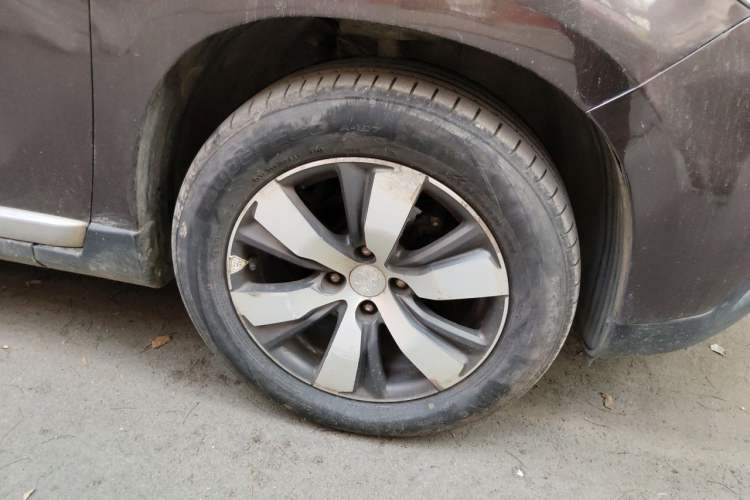 Used Peugeot 2008 2014 1.6L Automatic Navigation Edition Right Front Wheel Hub